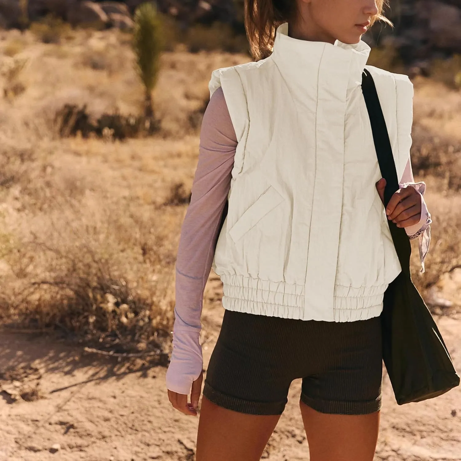 Ainangua Women Cropped Puffer Vest Button Sleeveless Light Jacket Scrunch Stand Collar Essentials Gilet with Pockets