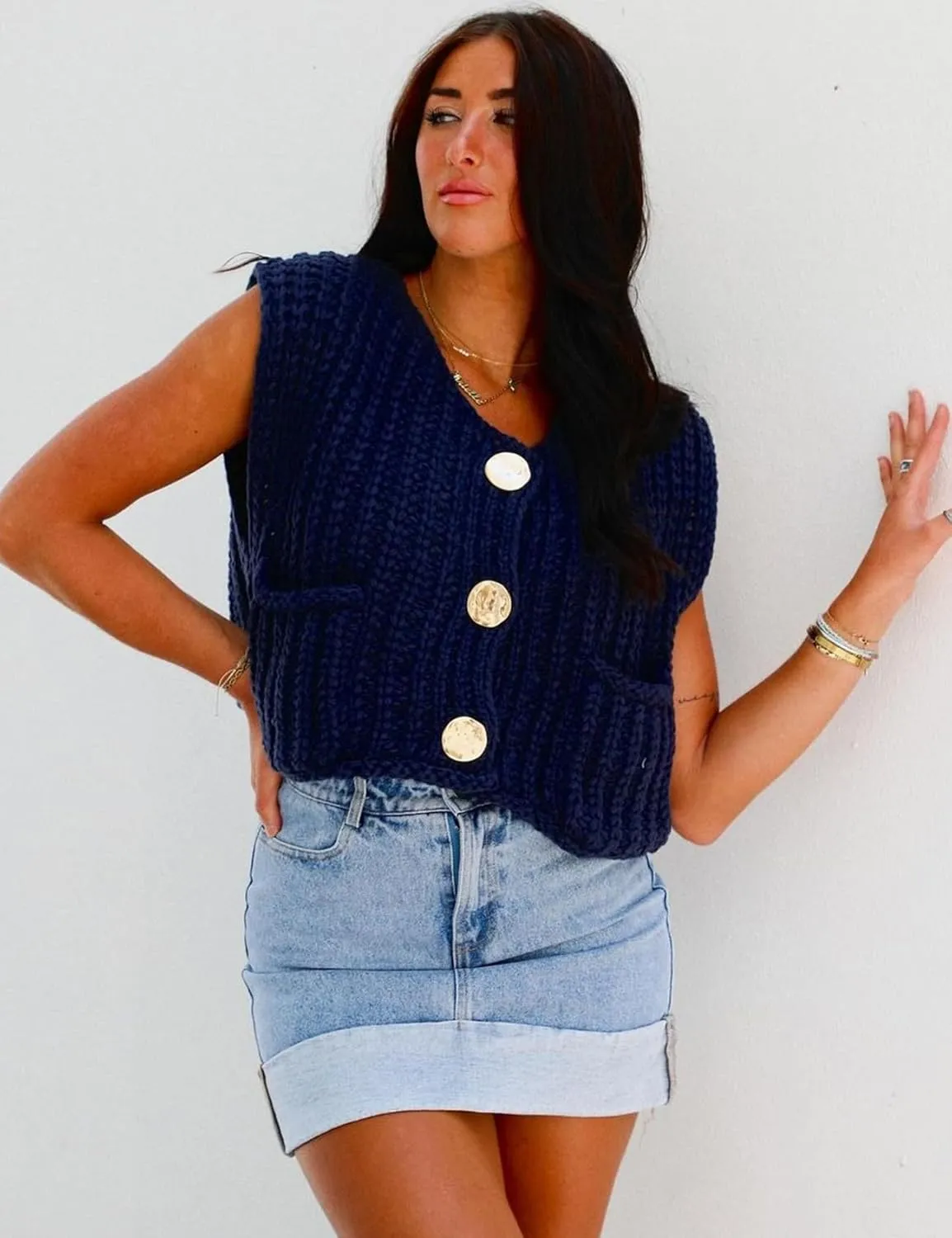 Arssm Women Button Down Sweater Vest Sleeveless Crop Knit Cardigan Cropped Knitted Sweater Vest with Pockets