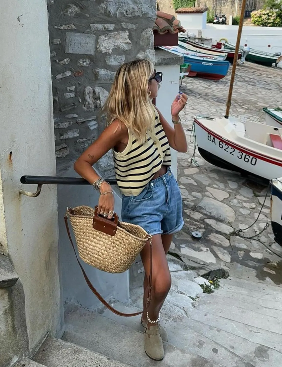 Women's Sleeveless Striped Sweater Vest Cropped Button Down Knit Vest Tops 2025 Trendy Outfits